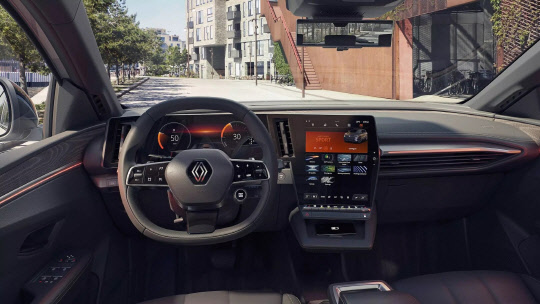 LG전자의 차세대 인포테인먼트 시스템이 탑재된 르노 '메간 E-테크' 내부. <LG전자 제공>